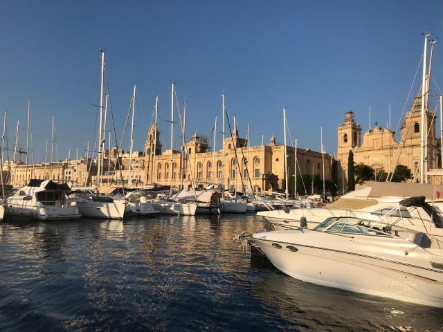 84957DFD-ABCB-4C3C-BFD4-484415FF7F93