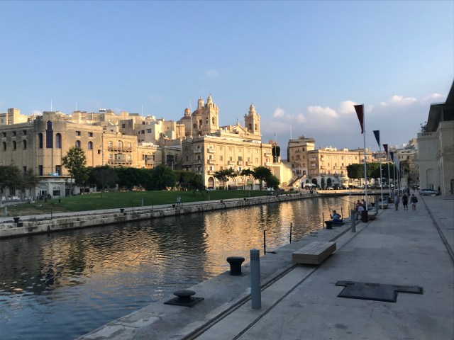 D990D41A-0C31-4208-9F18-B2D516CF66AE