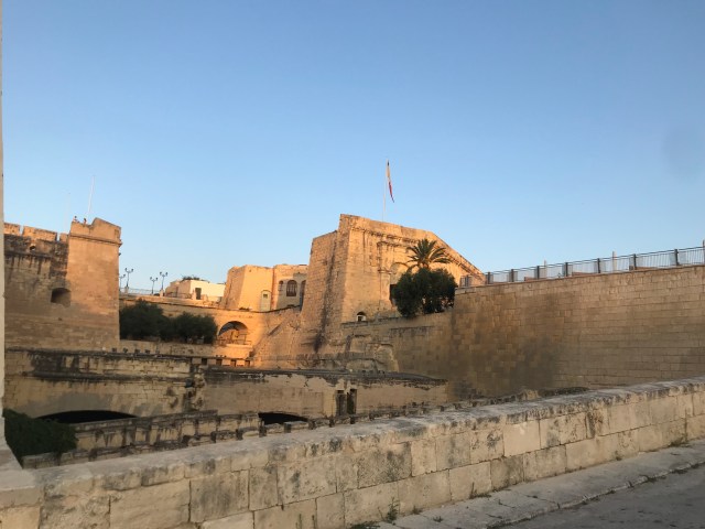 DBFCA2E1-B208-4FCD-8F57-BC3C37187011